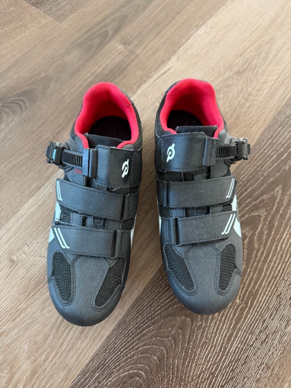 Peloton Cycling Shoes in Black with red Lining